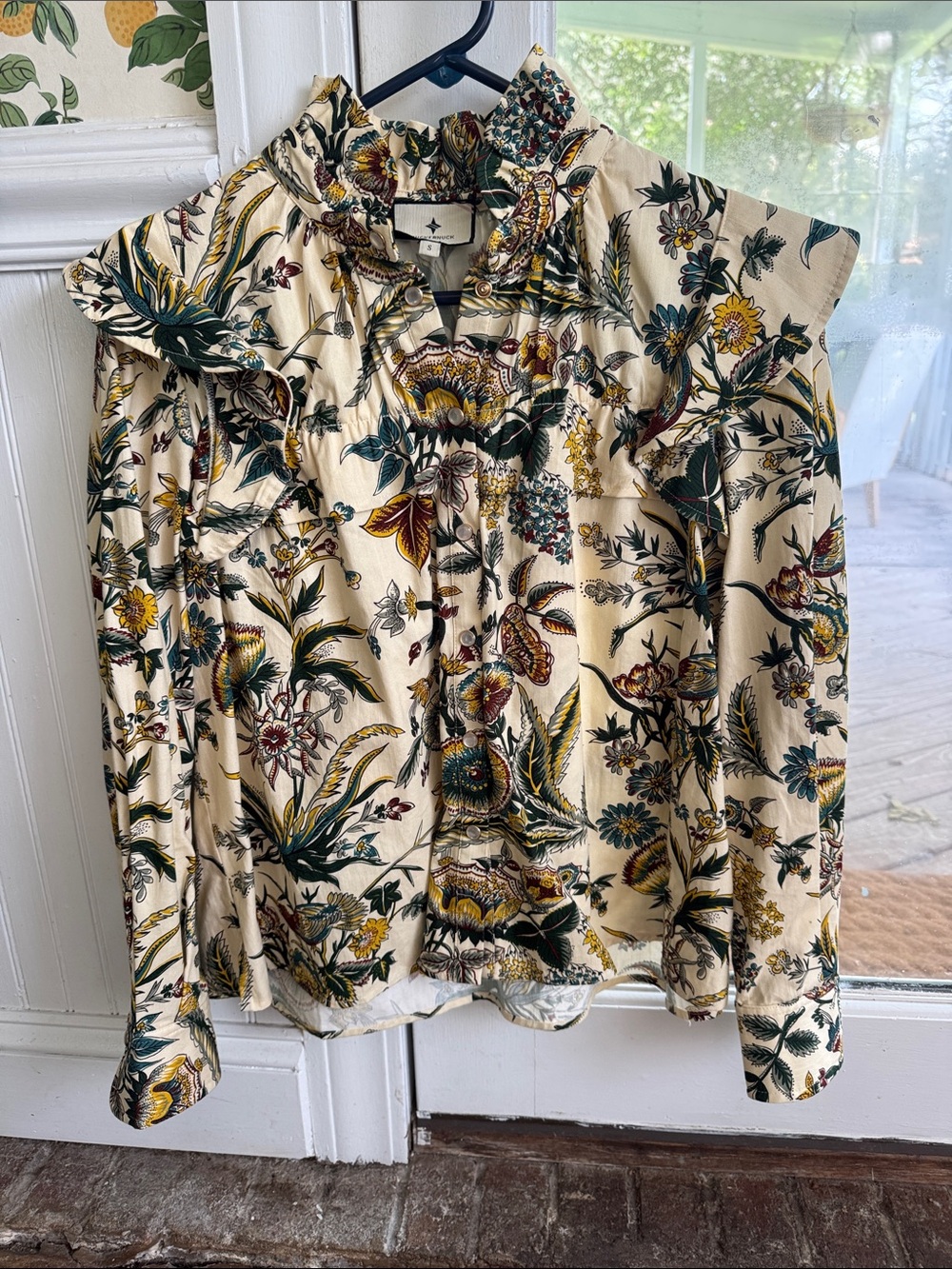 Tuckernuck Winnie sharp floral blouse size S